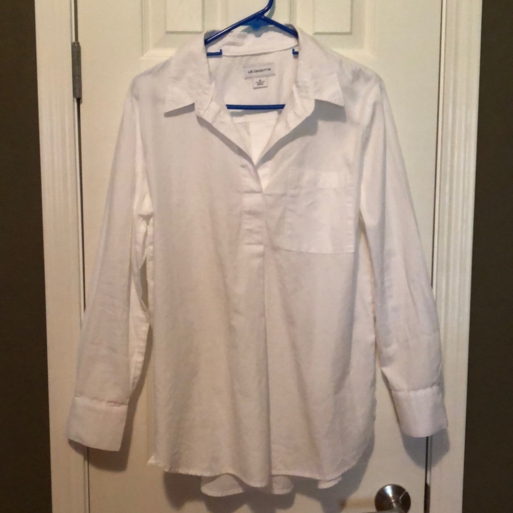 Liz Claiborne medium cotton button up. New.